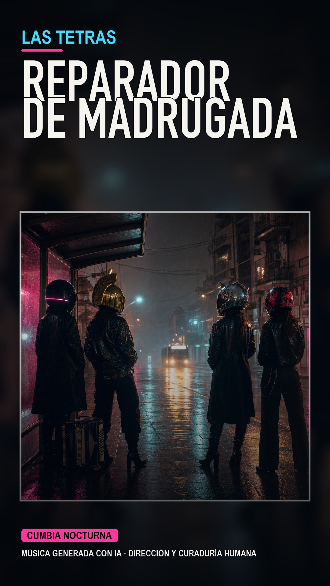 Las cuatro integrantes de Las Tetras con cascos esperan un colectivo bajo la lluvia.